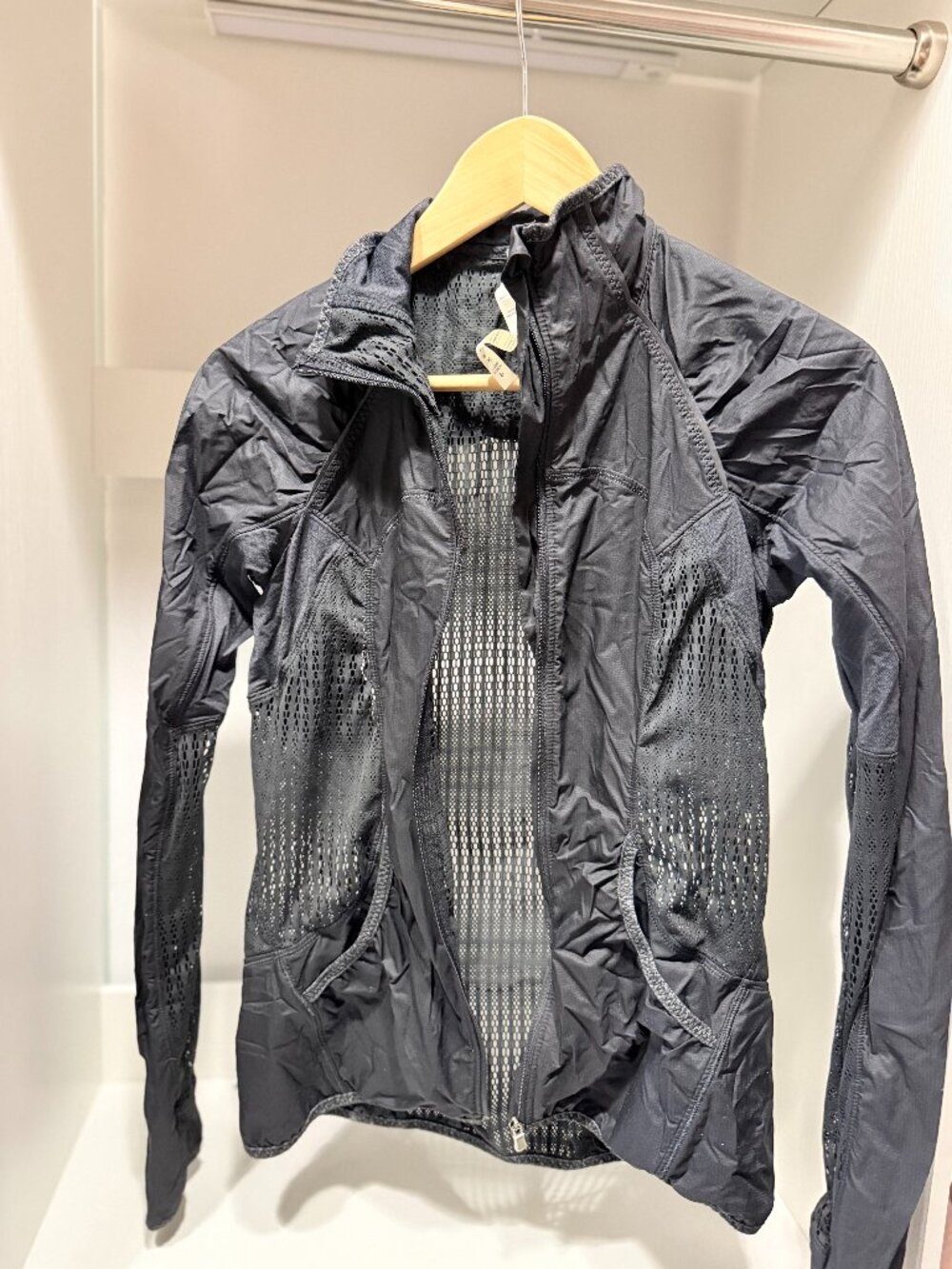 Lululemon Running Jacket Black Mesh Back Panel Lightweight- 4